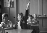 PICTURING THE PAST (Pack of 10): Childhood Memories. ML0145